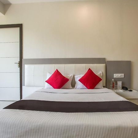 Capital O 35557 Hotel Aura Bombaim Exterior foto