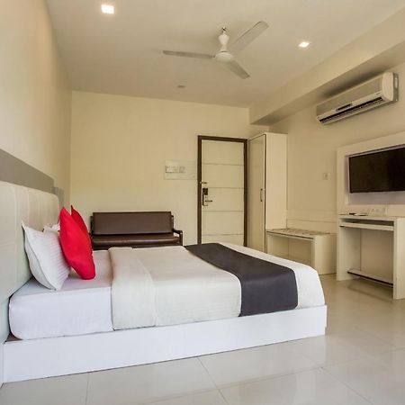 Capital O 35557 Hotel Aura Bombaim Exterior foto