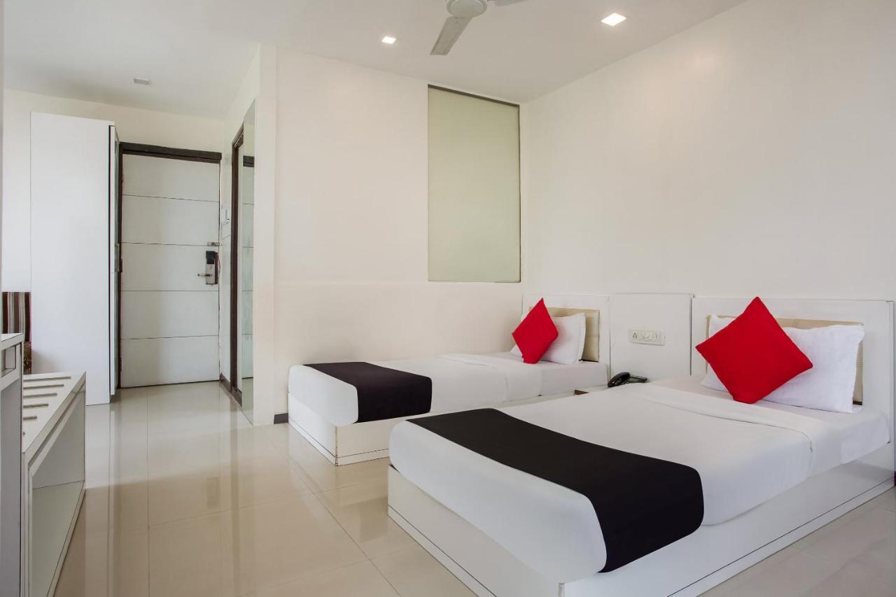 Capital O 35557 Hotel Aura Bombaim Exterior foto