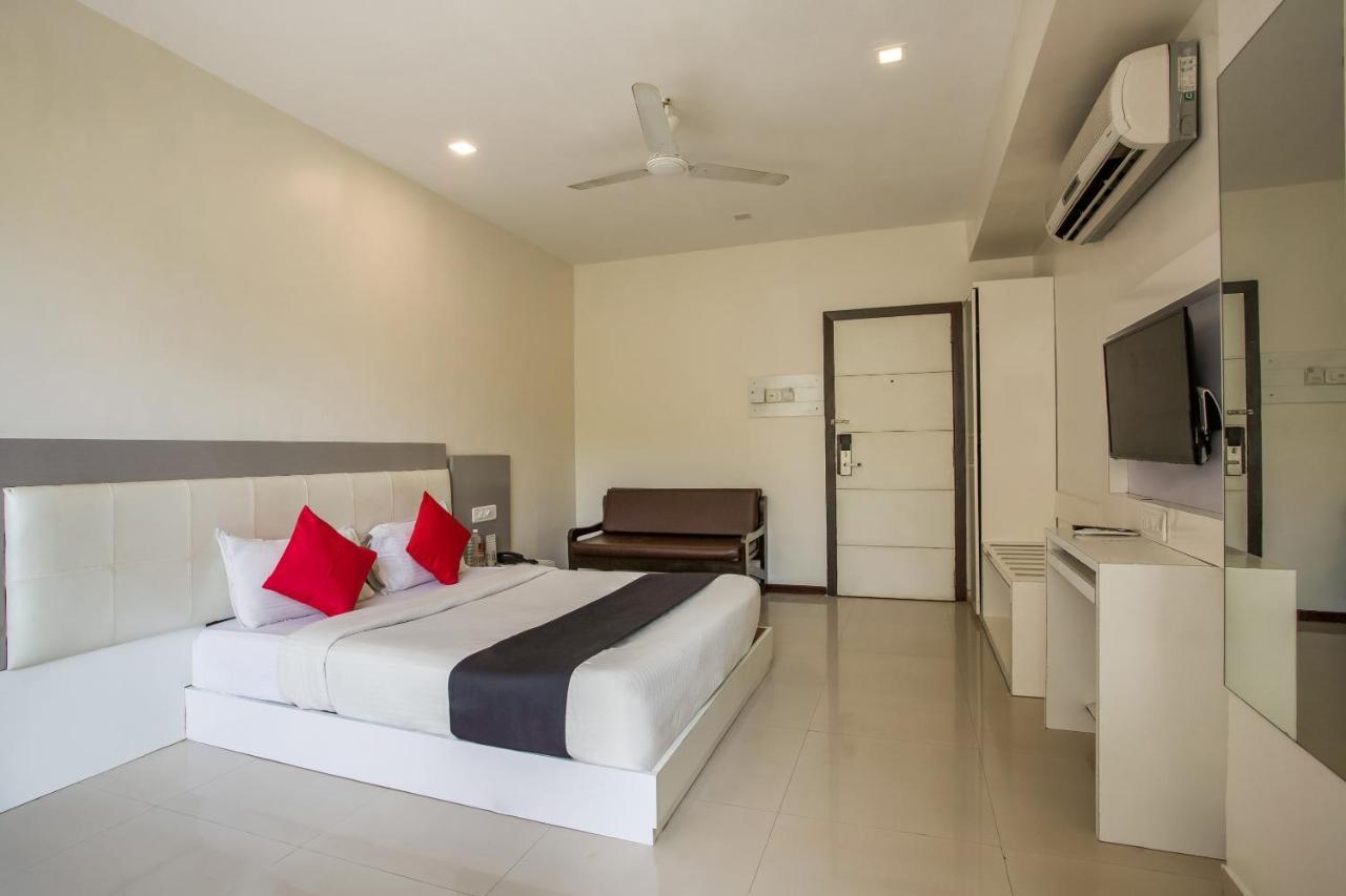 Capital O 35557 Hotel Aura Bombaim Exterior foto