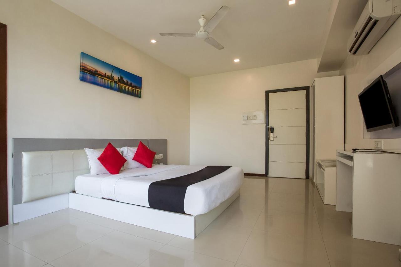Capital O 35557 Hotel Aura Bombaim Exterior foto