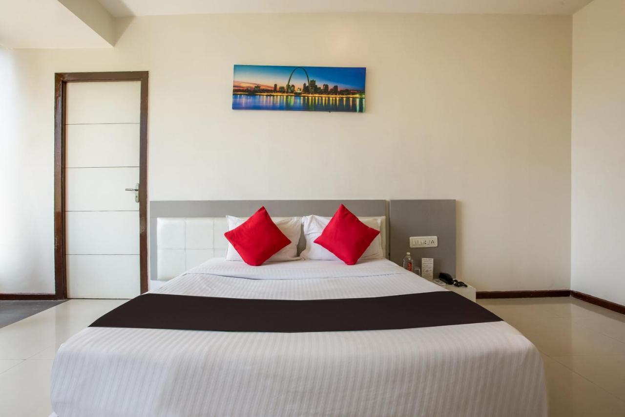 Capital O 35557 Hotel Aura Bombaim Exterior foto
