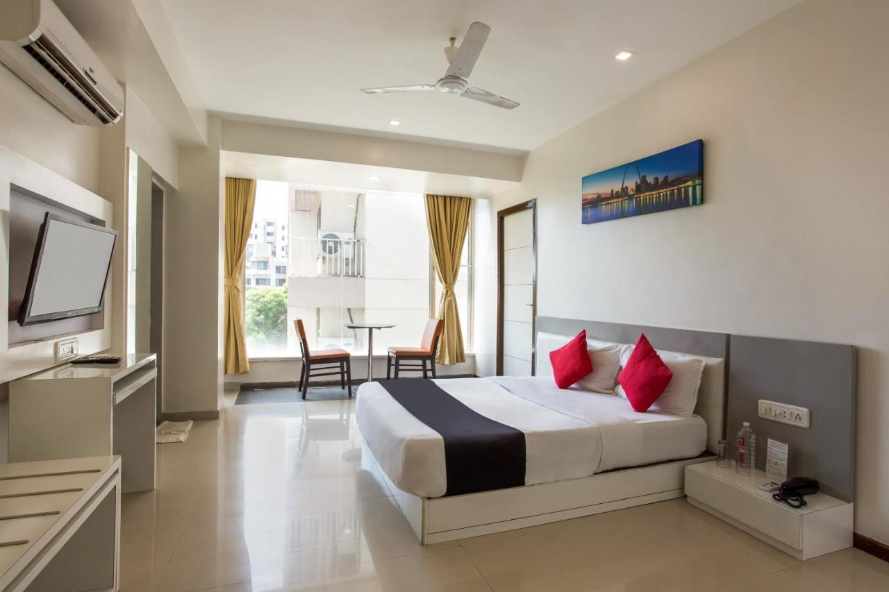 Capital O 35557 Hotel Aura Bombaim Exterior foto