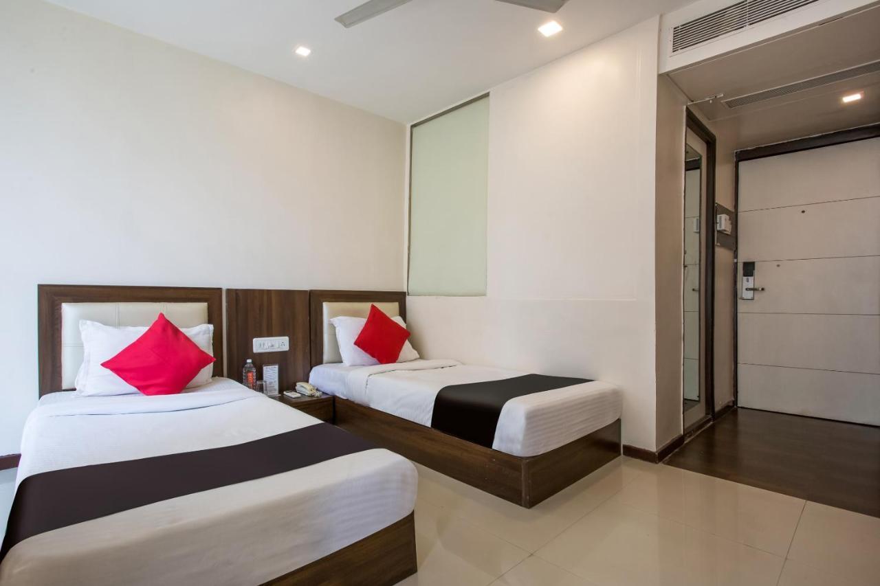 Capital O 35557 Hotel Aura Bombaim Exterior foto